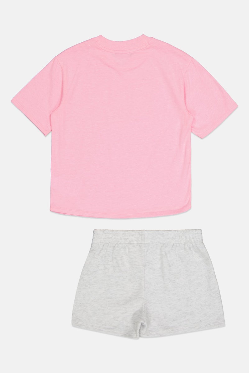 PUMA طقم تي شيرت قصير وسروال قصير مطبوع للأطفال البنات 2 قطعة، متعدد الألوان - Image 3