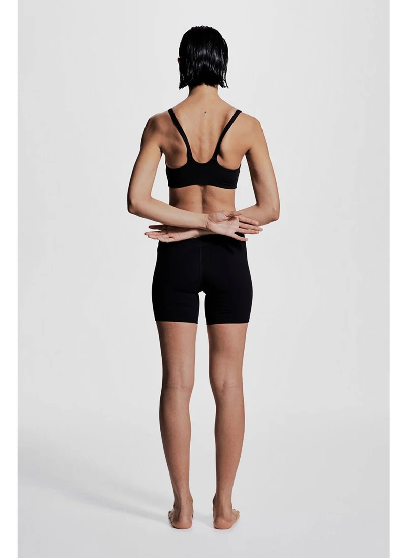 اتش اند ام Sports cycling shorts in SoftMove