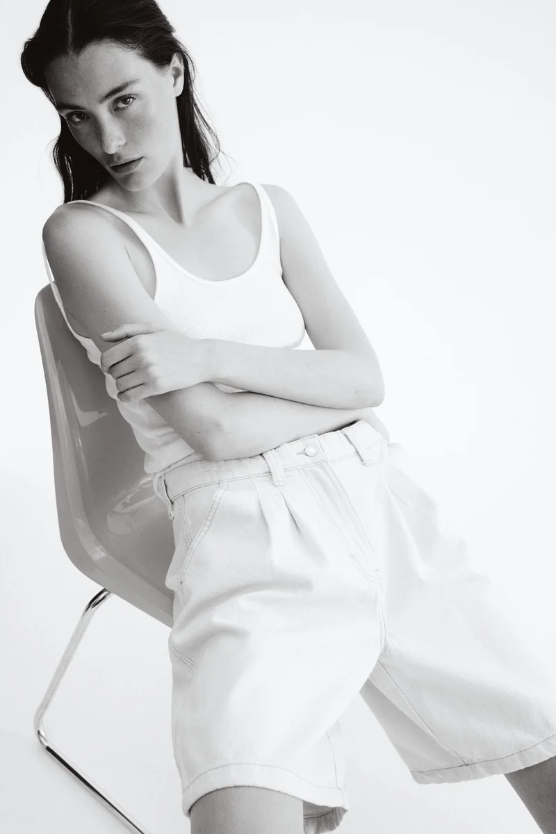 H&M Pleated denim shorts