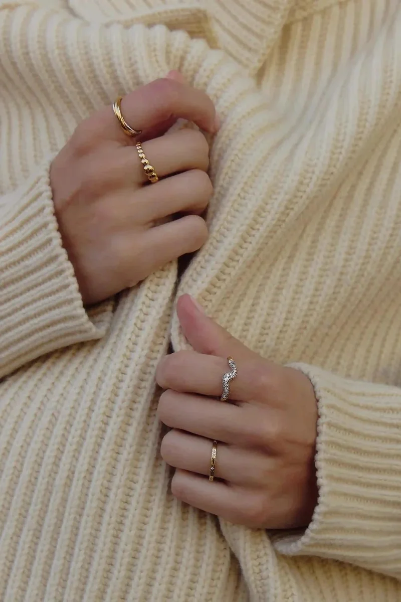 ميسوما Petite Delicate Wave Band Ring