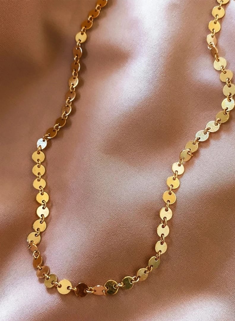 Luxuria Elegant 18K Gold Plated Stainless Steel Round Pendant Necklace for Women Adjustable - Image 4