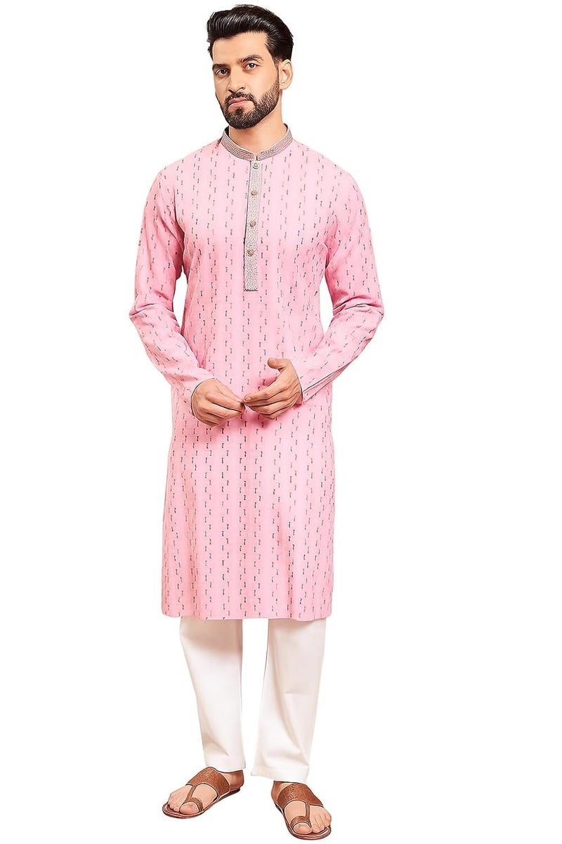 SWAGG INDIA كُرتا تافاسيا للرجال من القطن بتصميم هندسي مزخرف بالأزهار باللون الوردي - Image 1