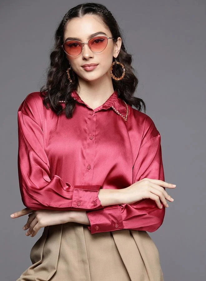 ساسافراس بلوز طويلة ساتان منمقة مع ياقة