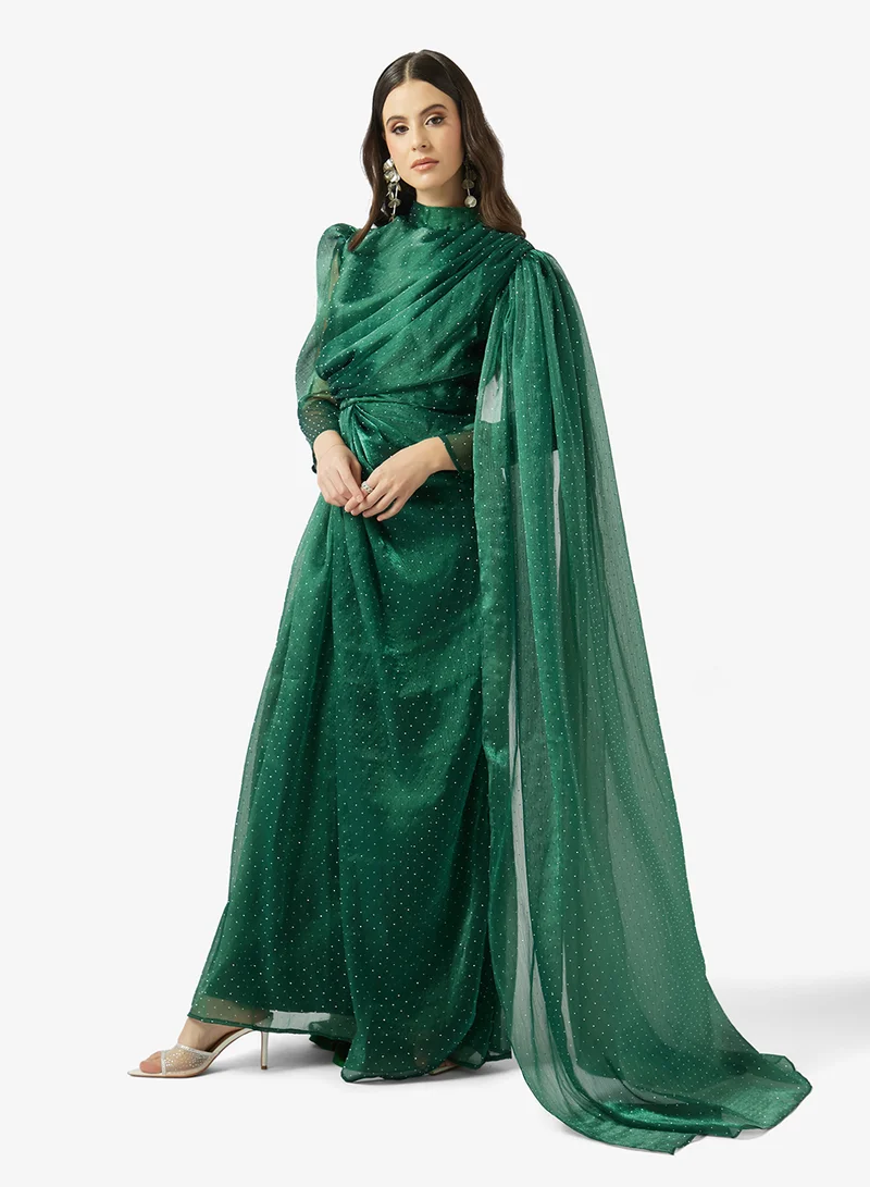 نمشي x فستان لامع بتصميم متدفق مع ذيل