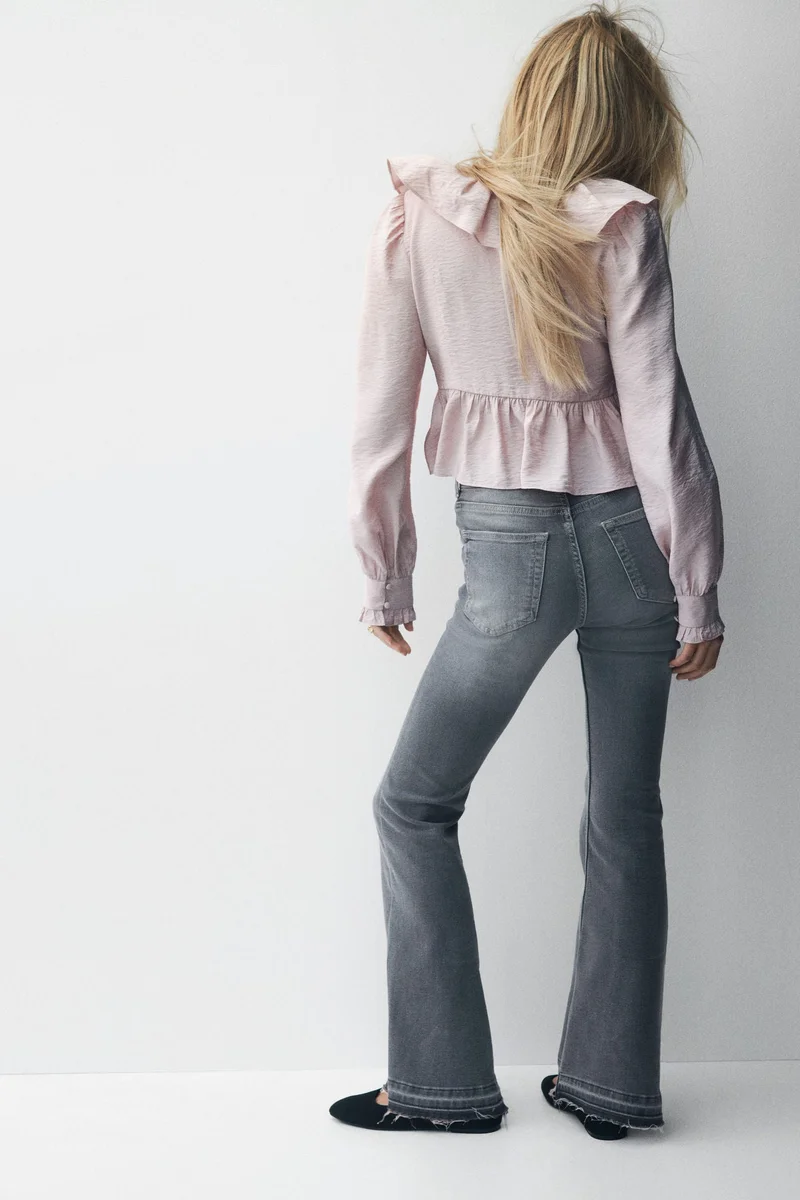 اتش اند ام جينز بقصة حافة واسعة وخصر عالي