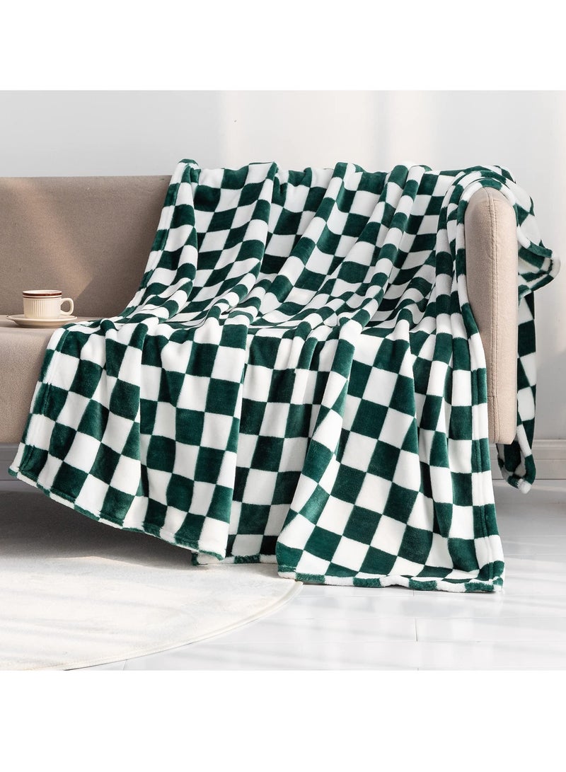 Luxurious Green Checkered Flannel Throw Blanket, Soft and Cozy for Couch, Bed, All-Season Comfort, 150 x 130 cm - Image 1
