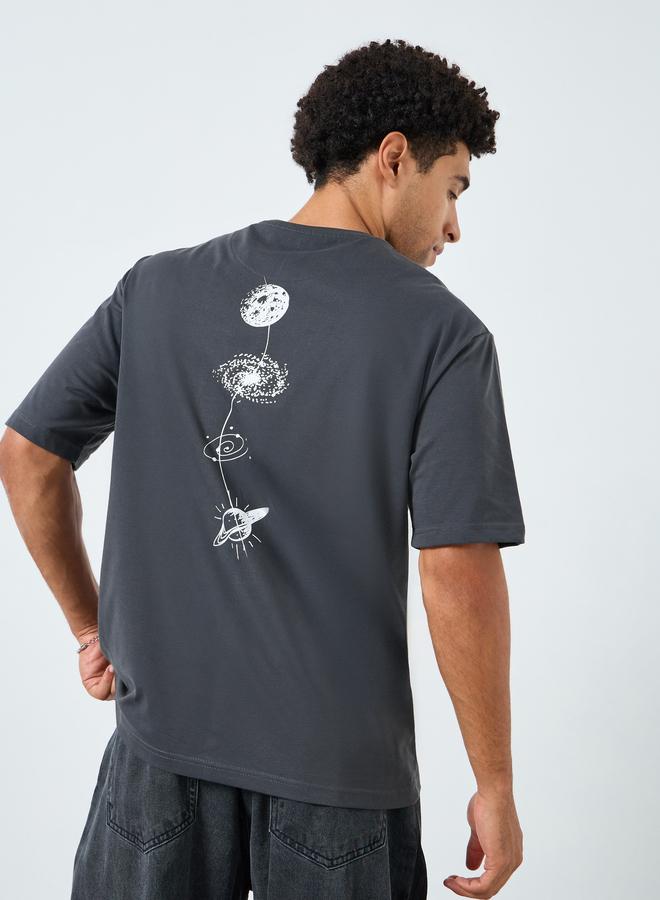 Styli Men Grey Oversized T-Shirt with Galaxy Print Back - Image 5