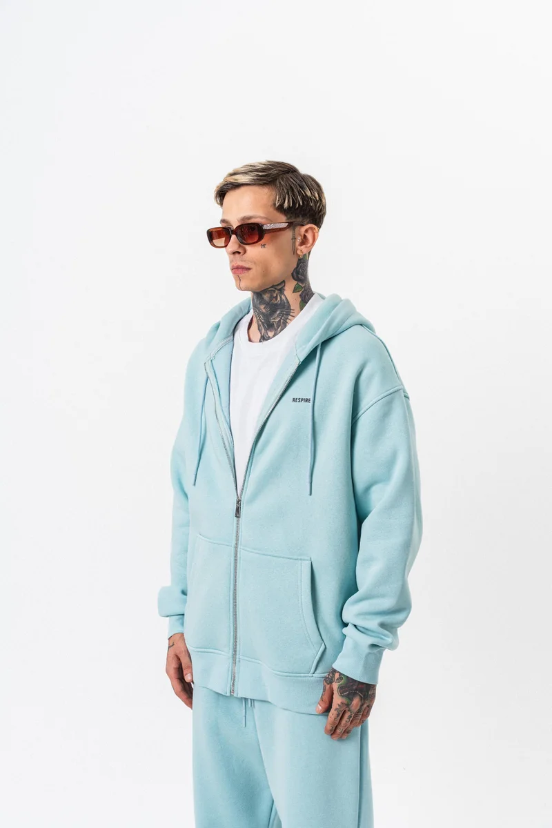 ريسباير هودي رجالي أساسي واسع (Oversize) بسحاب (Zip) بغطاء رأس بتفاصيل نص "Respire" لون أزرق فاتح