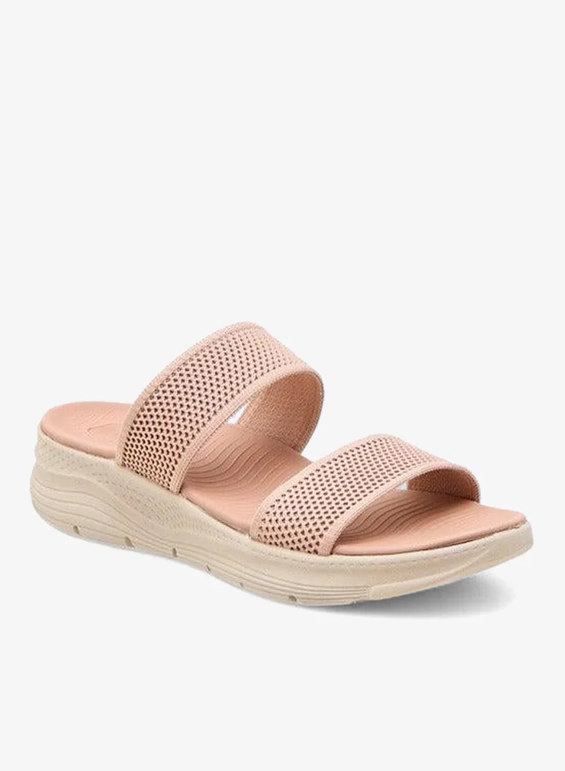 لو كونفورت صنادل بحزام سهل الارتداء بكعب منصة