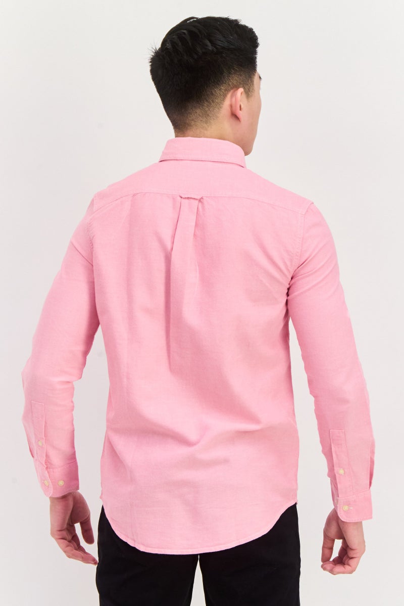 Chaps قميص رجالي بتصميم مخصص بأكمام طويلة وشعار مطرز، وردي - Image 3