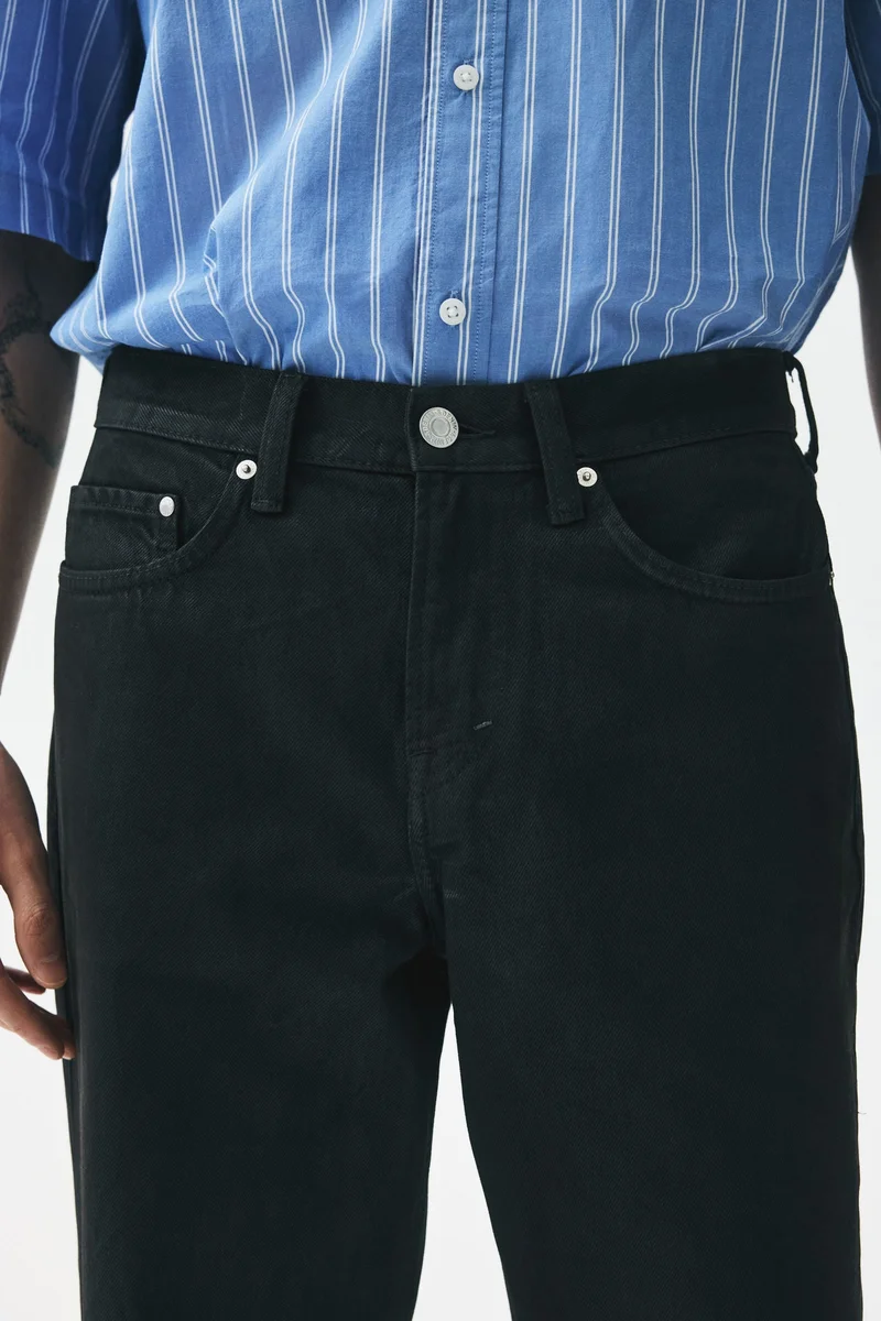 اتش اند ام جينز بقصّة مريحة وساق مستقيمة