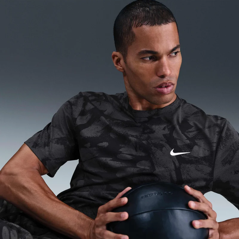 Nike Men's UV Hyverse Dri-FIT Training Top