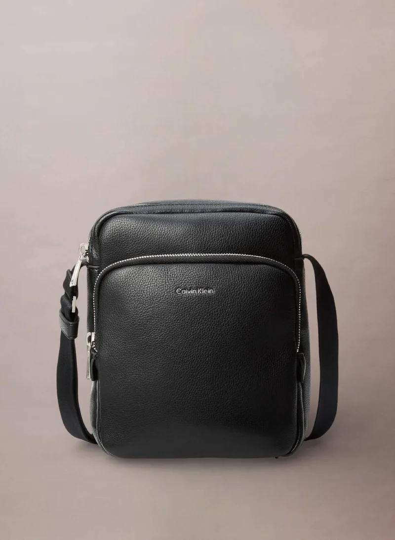 Textured Logo Crossbody Reporter Bag