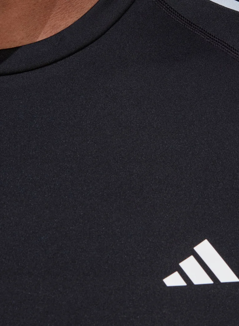 adidas تيشيرت تيك فيت بـ 3 خطوط