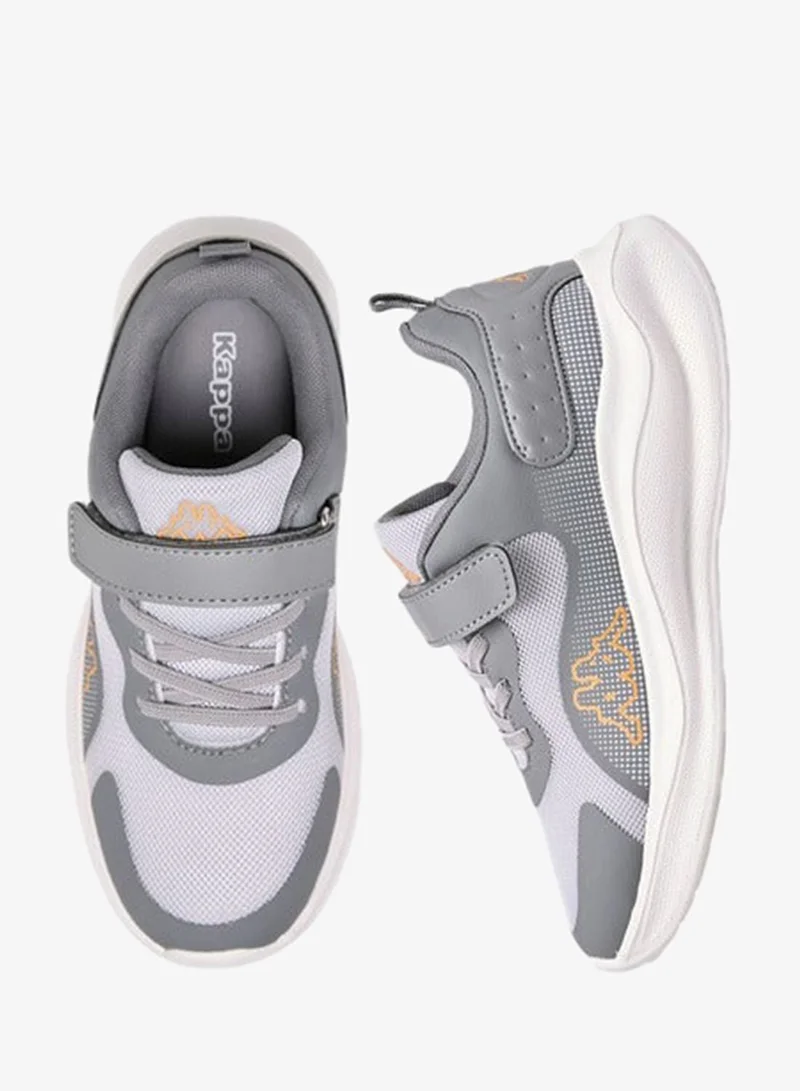 كابا أحذية رياضية للأولاد بطبعة شعار وإغلاق بشريط لاصق