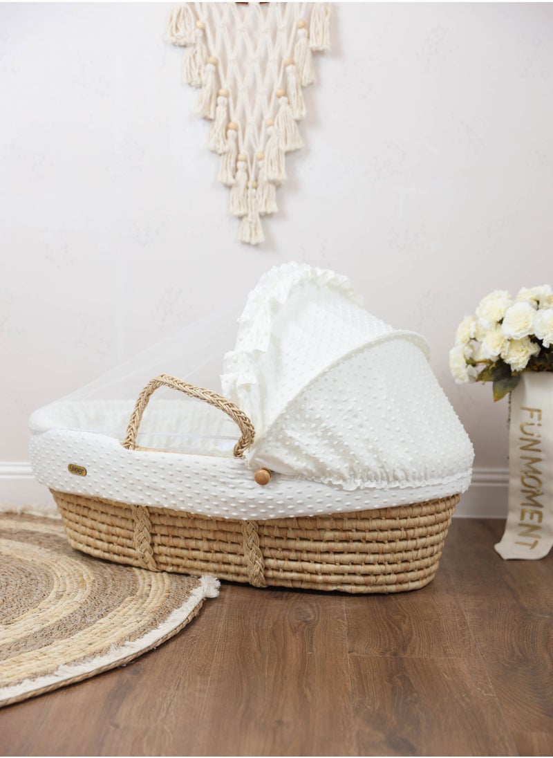 FUN MOMENT The cradle of the newborn Moses basket is a off-white color for children with a mosquito net  - Image 2