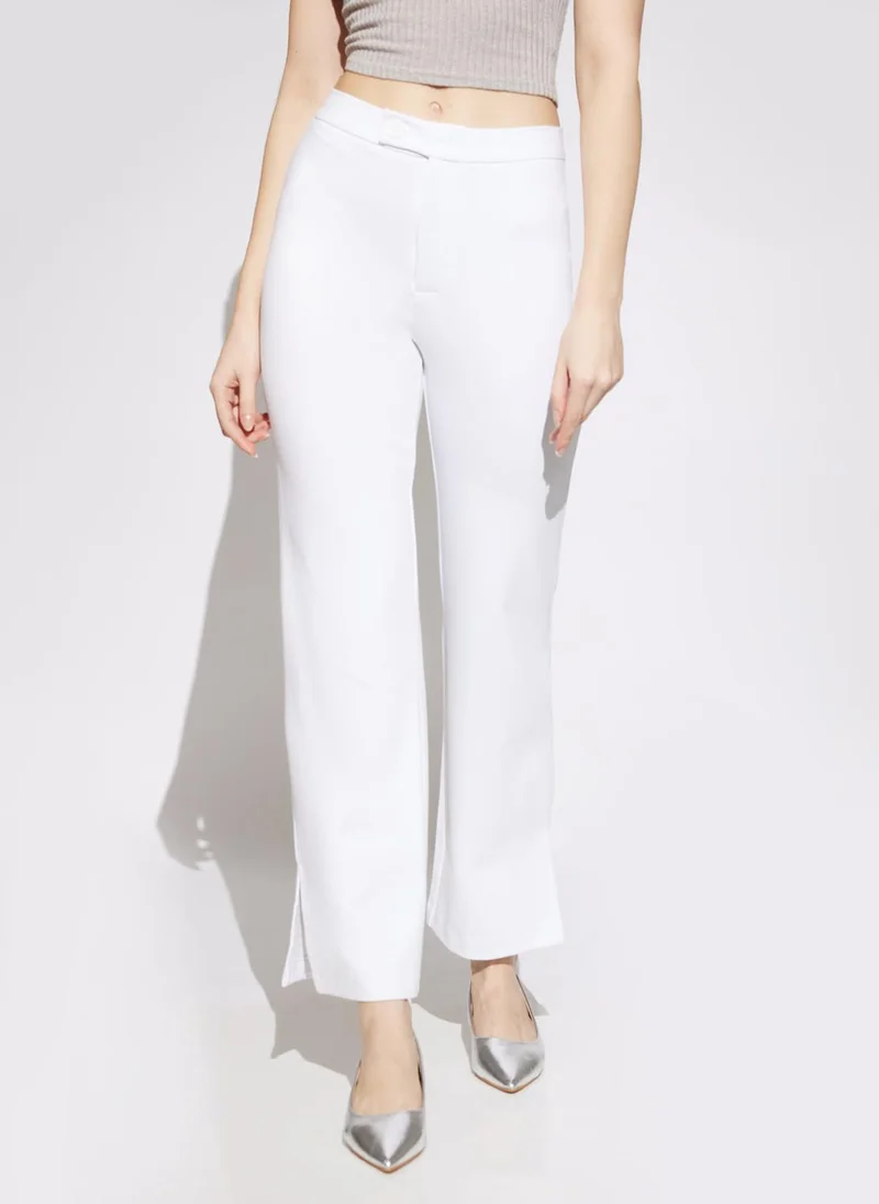 globus Globus Women White Solid Mid Rise Straight Fit Stretchable Trousers