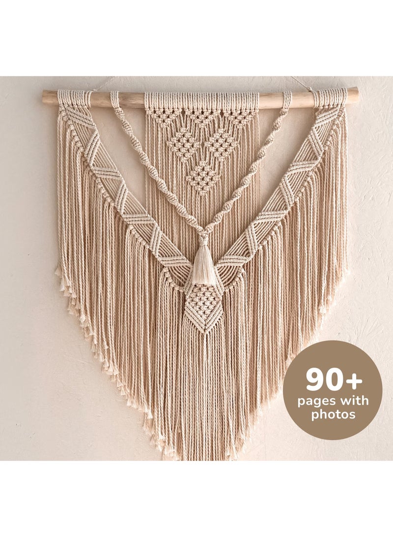 انتيكيانو قطعة فنية مصنوعة يدويًا من خيوط قطنية عالية الجودة، تتميز بتصميم بوهيمي راقٍ وعُقد متقنة تضيف لمسة من الدفء والأناقة لأي جدار. مثالية لتزيين غرف المعيشة أو النوم، وتضفي أجواءً طبيعية وهادئة على المساحة. - Image 1