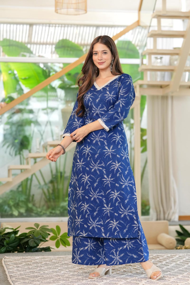 Meera Fab مجموعة مييرا فاب للنساء من قطن مطبوع بلوزة ذات رقبة على شكل V وسروال بالازو أزرق - Image 4