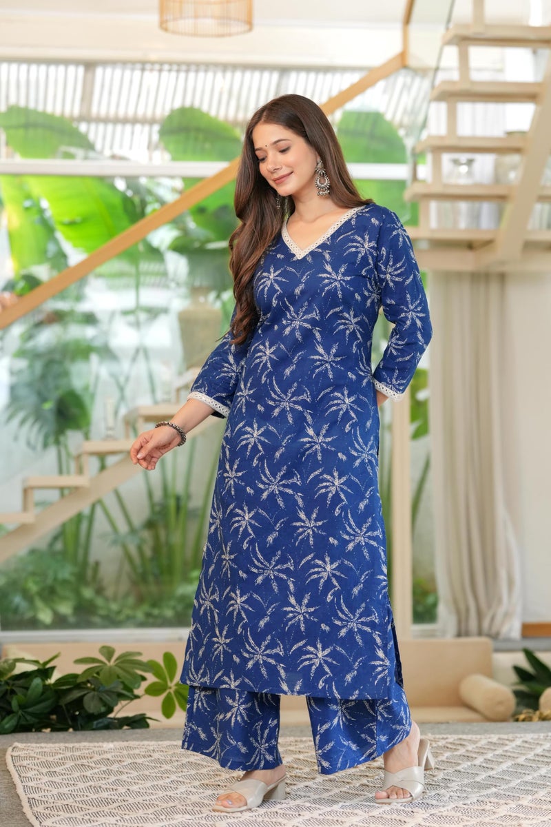 Meera Fab مجموعة مييرا فاب للنساء من قطن مطبوع بلوزة ذات رقبة على شكل V وسروال بالازو أزرق - Image 5