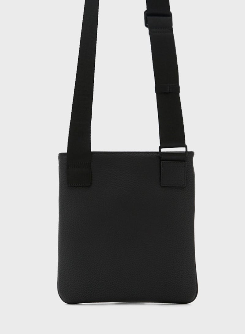 تومي جينز شنطة بشعار الماركة - Image 2