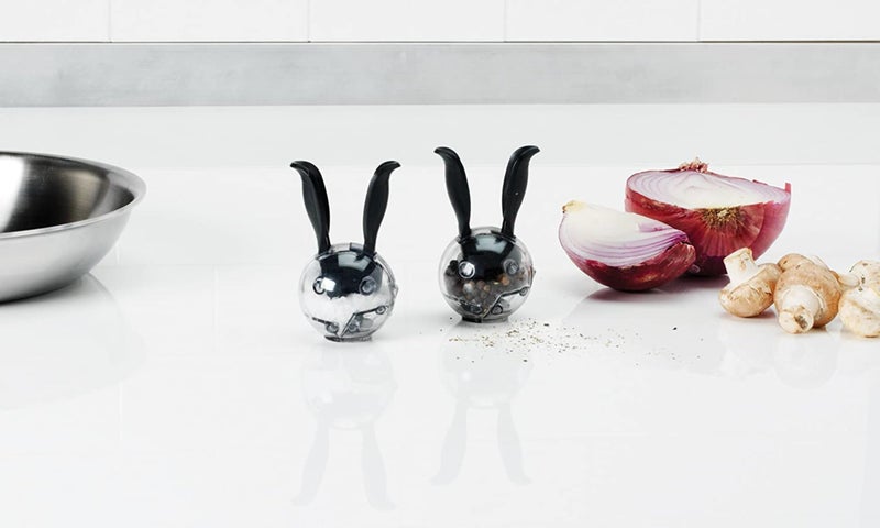 Chef'n Mini Magnetic PepperBall and SaltBall Set (Black),101-033-001 - Image 2