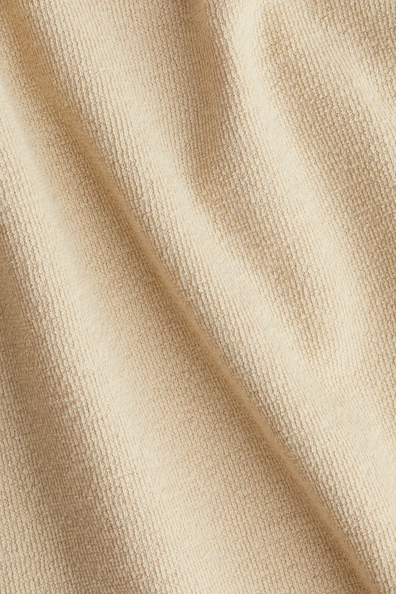 اتش اند ام تي-شيرت من نسيج بارز الملمس