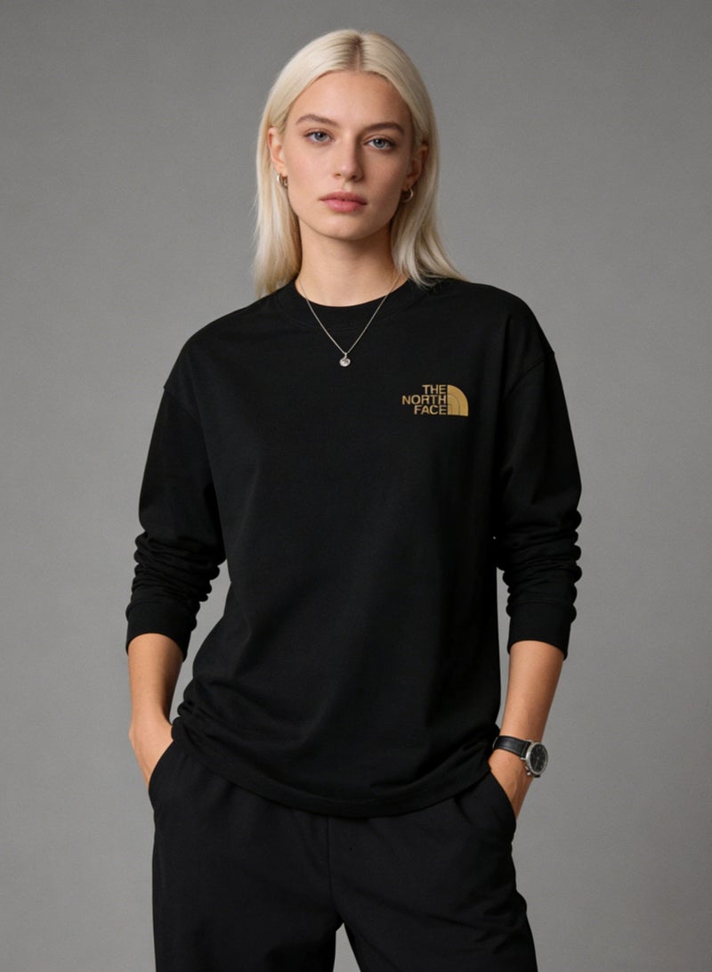 The North Face cotton long-sleeved T-shirt is printed with the letter Logo and weighs 320g. It is unisex, loose and comfortable. The cotton fabric is soft and breathable, popular for youth sports and leisure, and the top is soft and skin-friendly. - Image 1