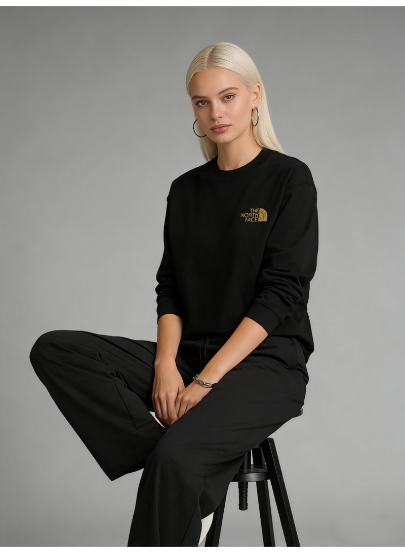The North Face cotton long-sleeved T-shirt is printed with the letter Logo and weighs 320g. It is unisex, loose and comfortable. The cotton fabric is soft and breathable, popular for youth sports and leisure, and the top is soft and skin-friendly. - Image 3