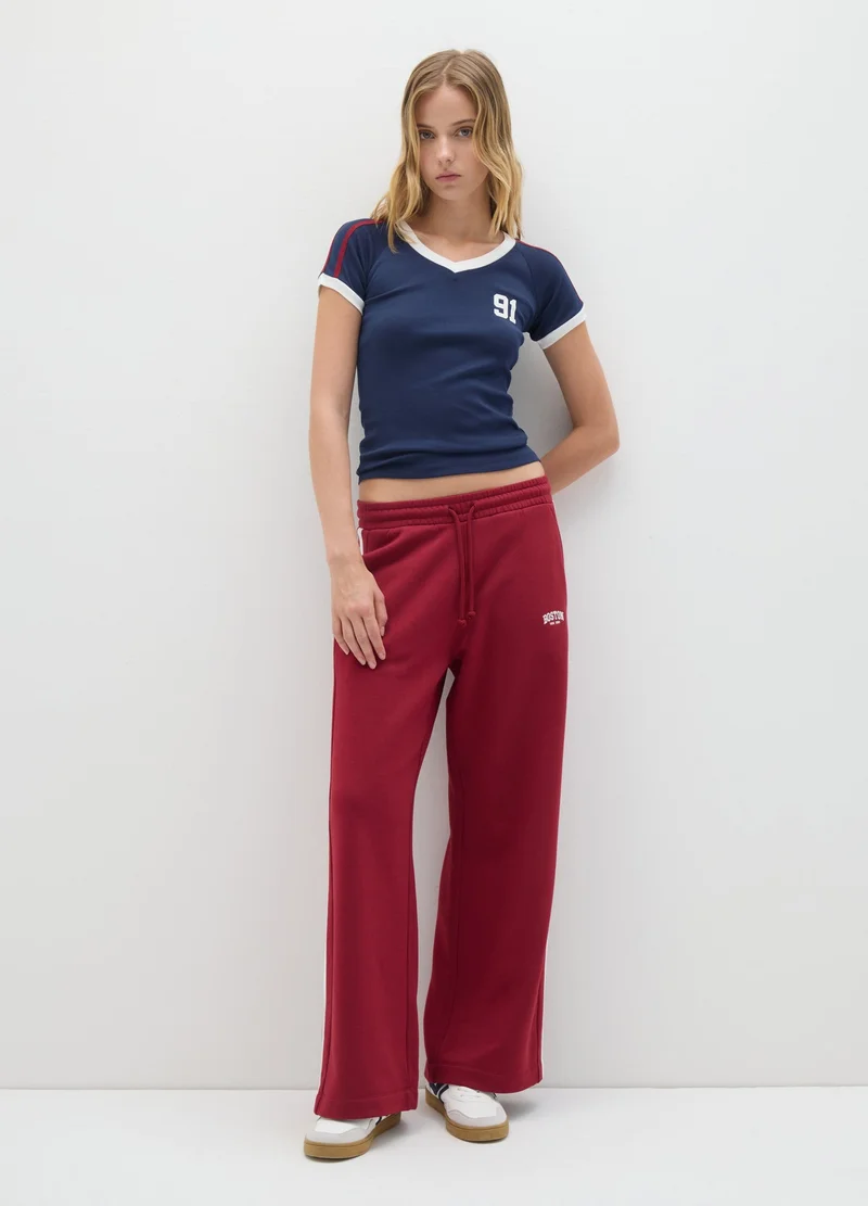 او في اس تيشيرت قطن نقي متعدد الألوان بقصة ضيقة