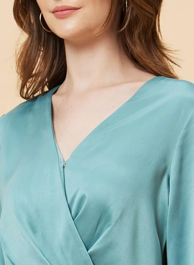 globus Satin Pleated V-Neck Ruffle Hem Wrap Top