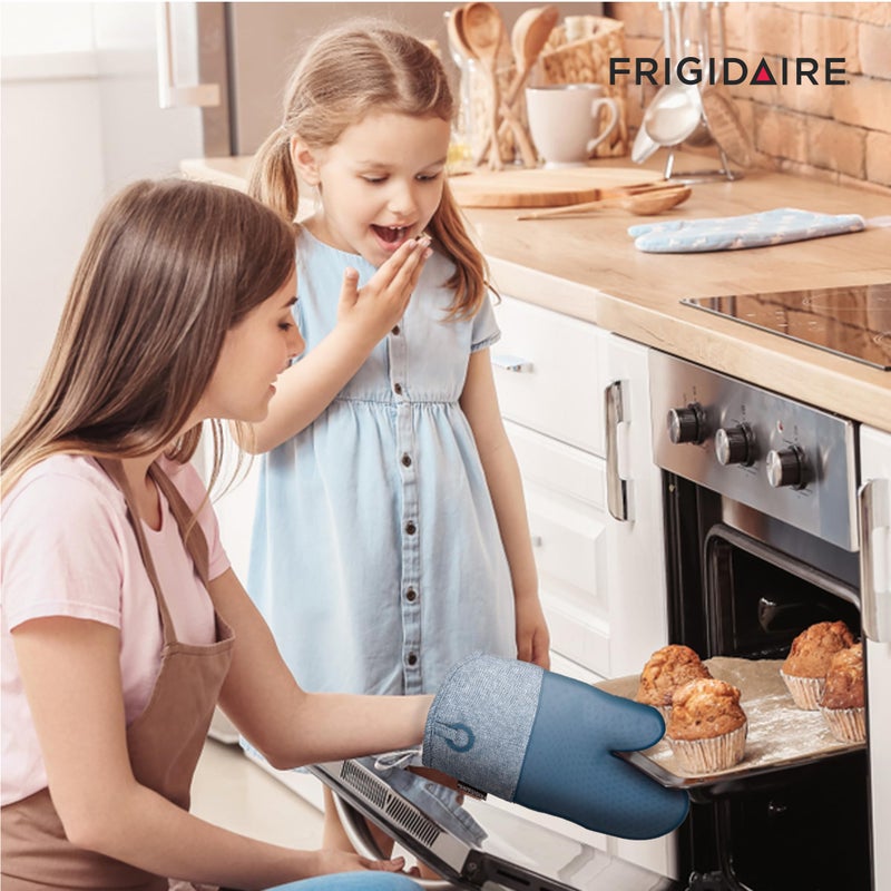 Frigidaire Sasha Cotton and Silicone Oven Mitts, Heat Resistant, Anti-Slip, Machine Washable, 13â€x 7 â€œ,Denim, Set of 2 - Image 5