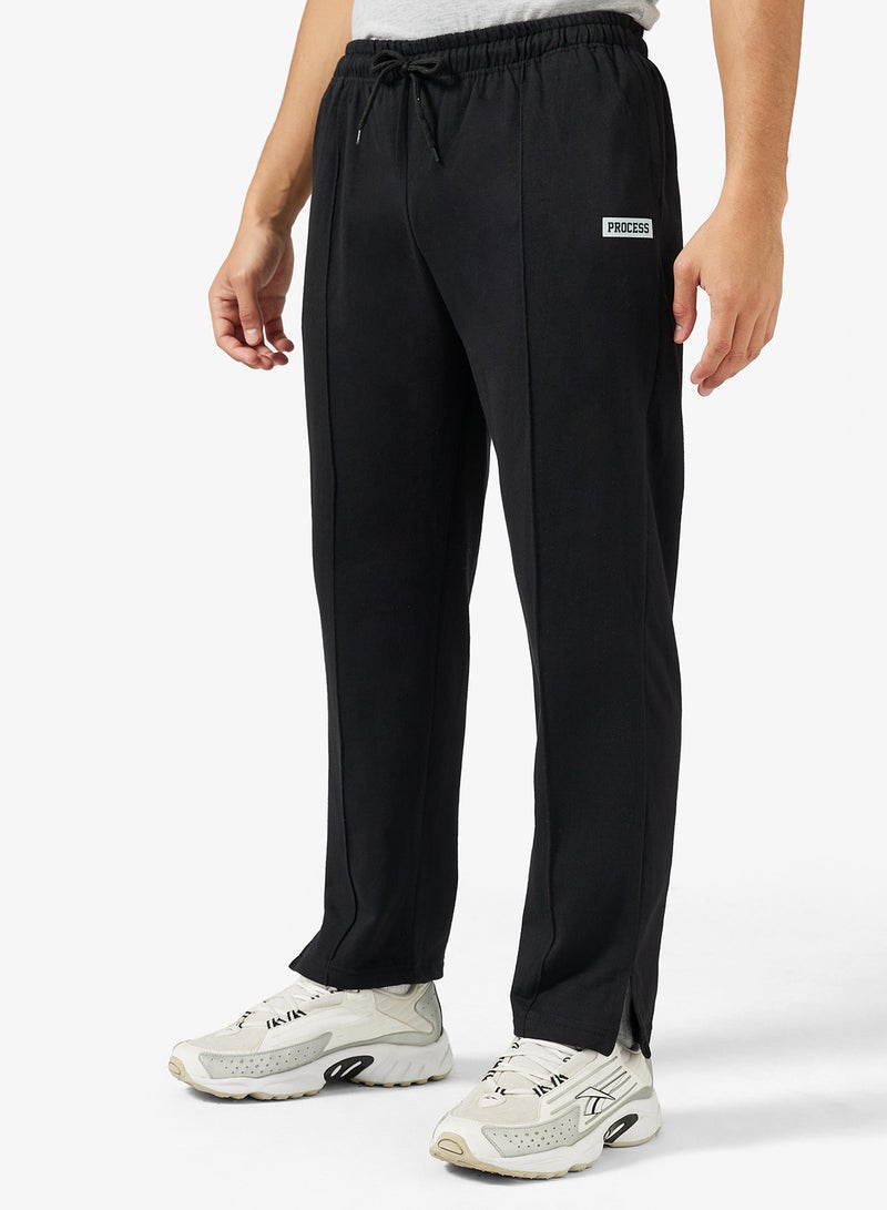 سفنتي فايف بيسيكس بنطلون رياضي بقصة مريحة وتفاصيل مخططة - Image 1