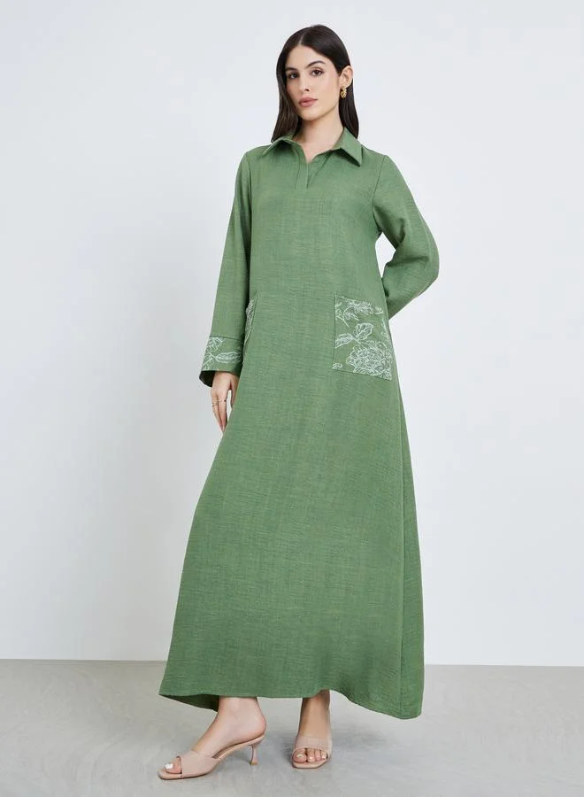 أميرة جلابية بياقة مطرزة