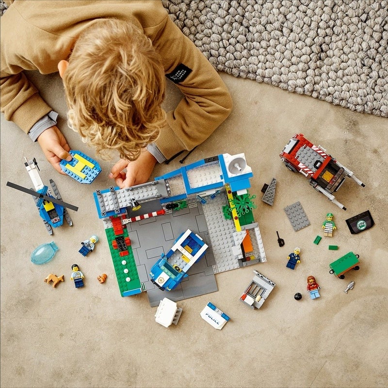 LEGO - City Police Station 668 Pieces - 60316 - Image 5