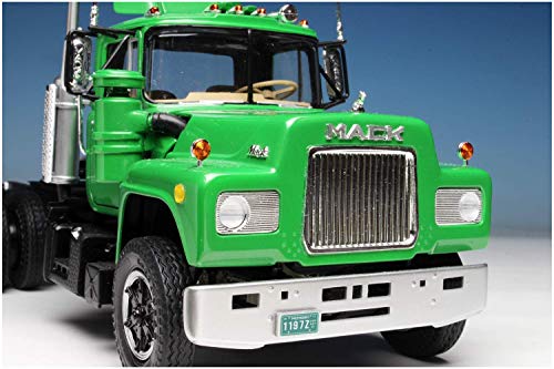 Platz AMT Mack R685ST Semi Tractor 1:25 Scale Model Kit (AMT1039) - Image 4