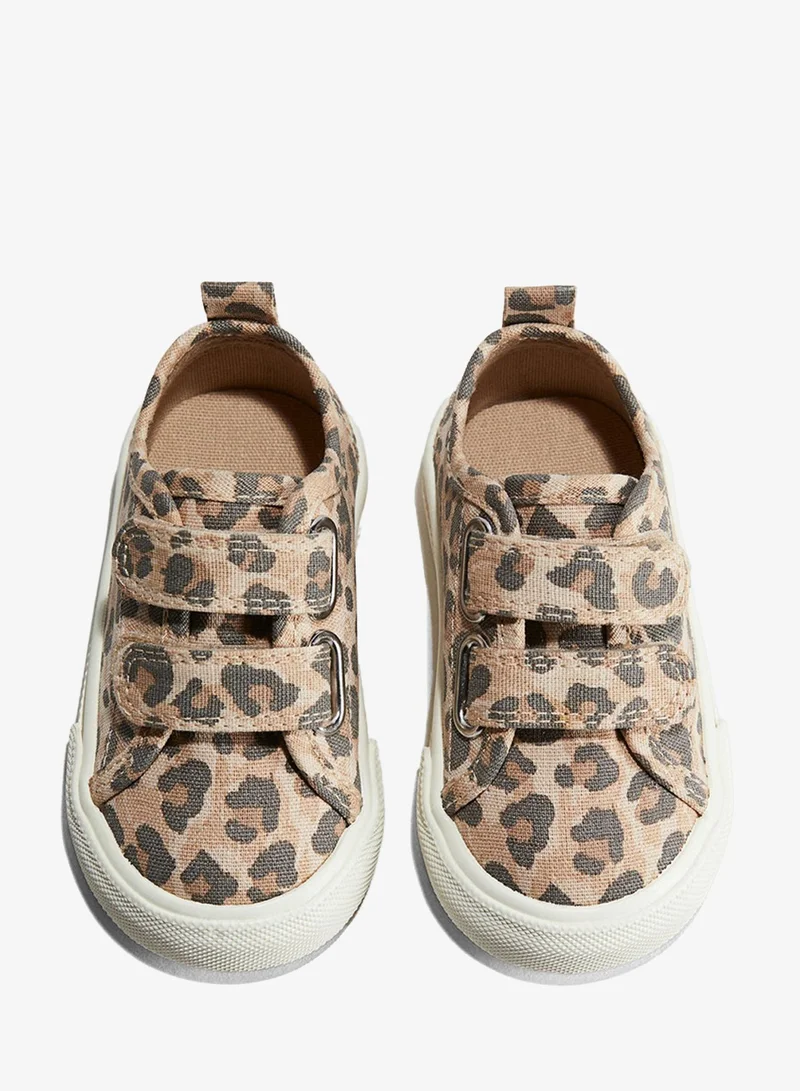 اتش اند ام حذاء رياضي من القطن