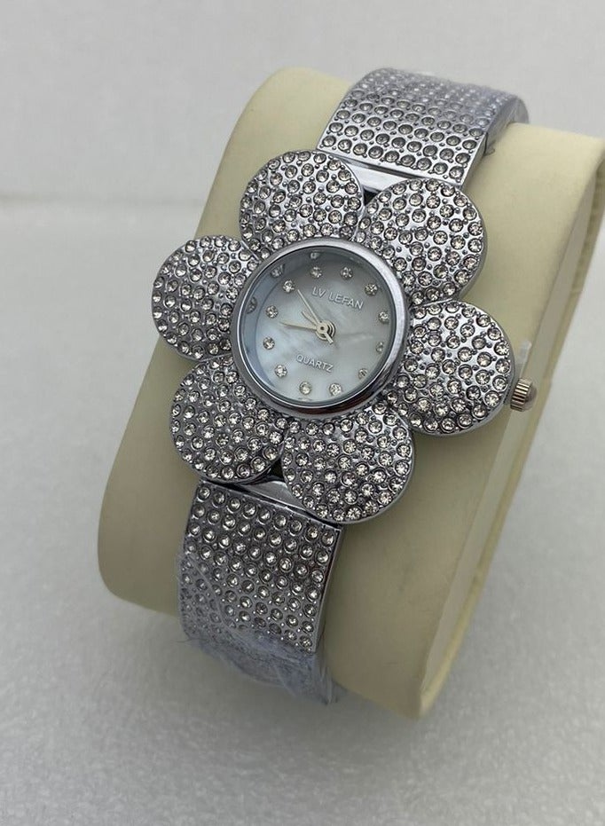 ليفان ساعة يد نسائية فخمة وأصالة وتصميم غاية في الرقي