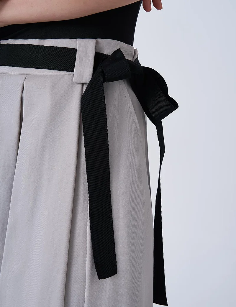 Kayra تنورة مطوية Grosgrain بحزام حجري