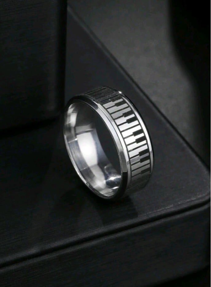 ديلز بيك خاتم رجالي عصري من الاستانلس ستيل اللامع باللون الفضي مقاس 11 - Image 2