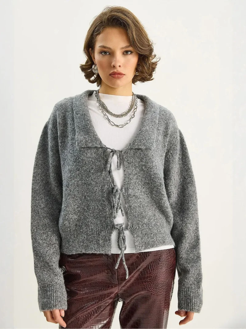 بيانكو لوتشي LUCCI Oversized V-Neck Tie Closure Ribbed Cardigan