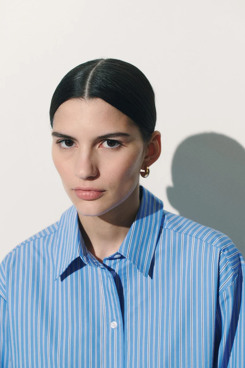 اتش اند ام قميص من البوبلين بقصّة فضفاضة