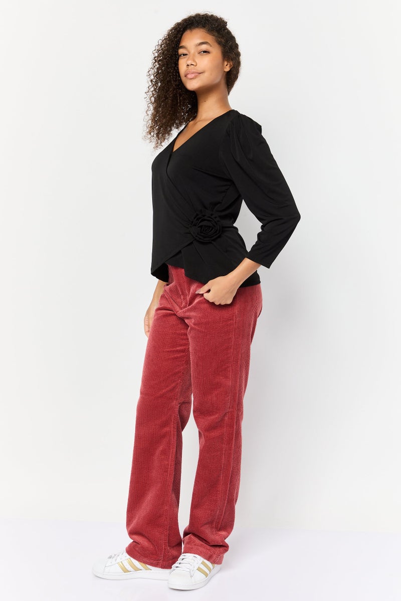 ADRIENNE VITTADINI بلوزة نسائية بياقة على شكل V، سوداء - Image 3