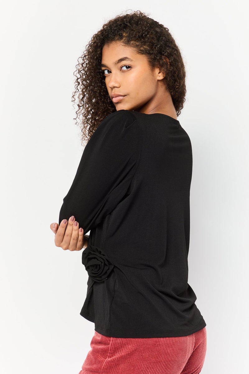 ADRIENNE VITTADINI بلوزة نسائية بياقة على شكل V، سوداء - Image 2