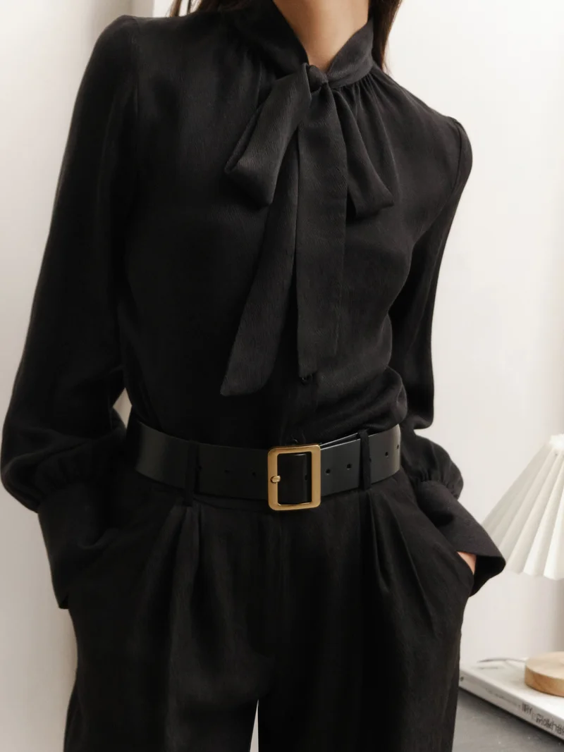 Lichi Loose blouse with ribbons on the collar