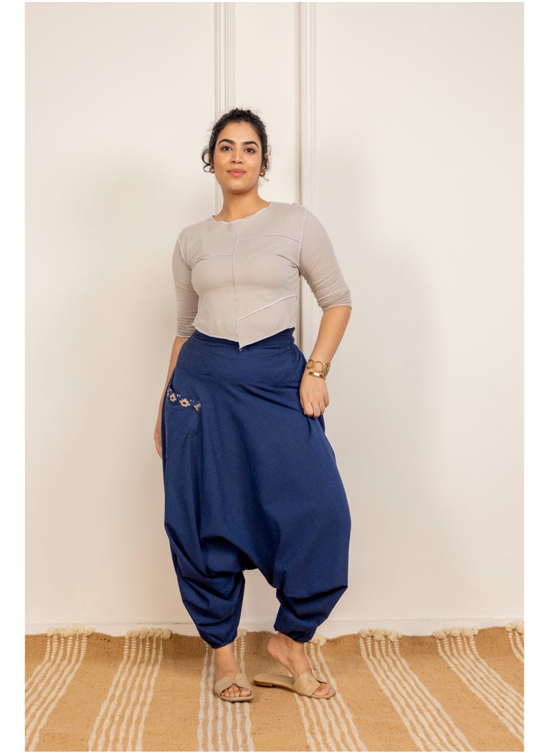 Swadesh Souq بنطلون هاريم نيلي مزخرف بباتش جانبي | ملابس يوجا وملابس كاجوال  - Image 3