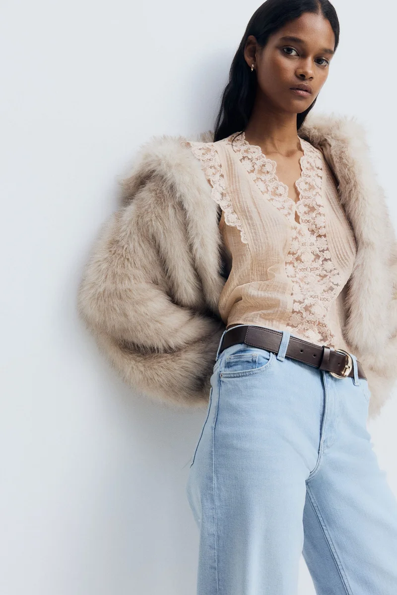 اتش اند ام فيست توب بأطراف دانتيل