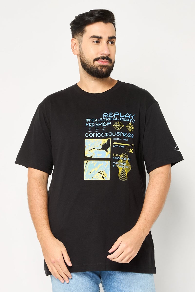 Replay تي شيرت رجالي بأكمام قصيرة وياقة دائرية بطباعة جرافيك، أسود - Image 1