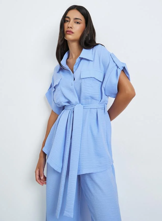 ستايلي طقم منسق من بنطال وقميص بحزام وقصة واسعة