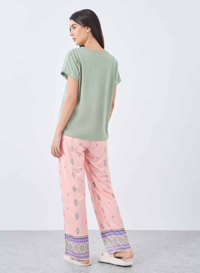 ستايلي طقم بيجامة بطبعة هندسية وأكمام مزينة بالدانتيل - Image 4